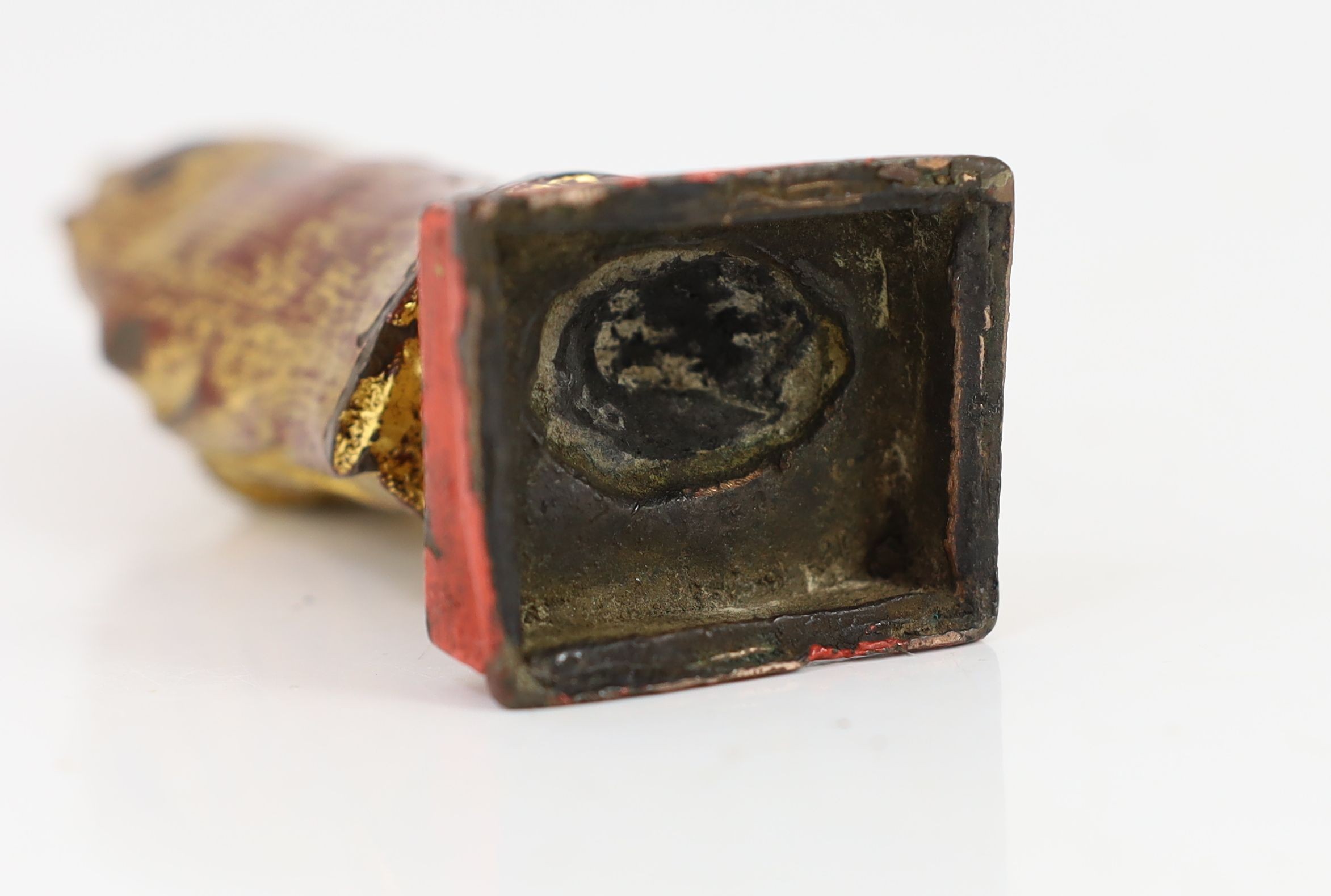 A Chinese Ming lacquered bronze figure of an official holding a tablet, 15cm